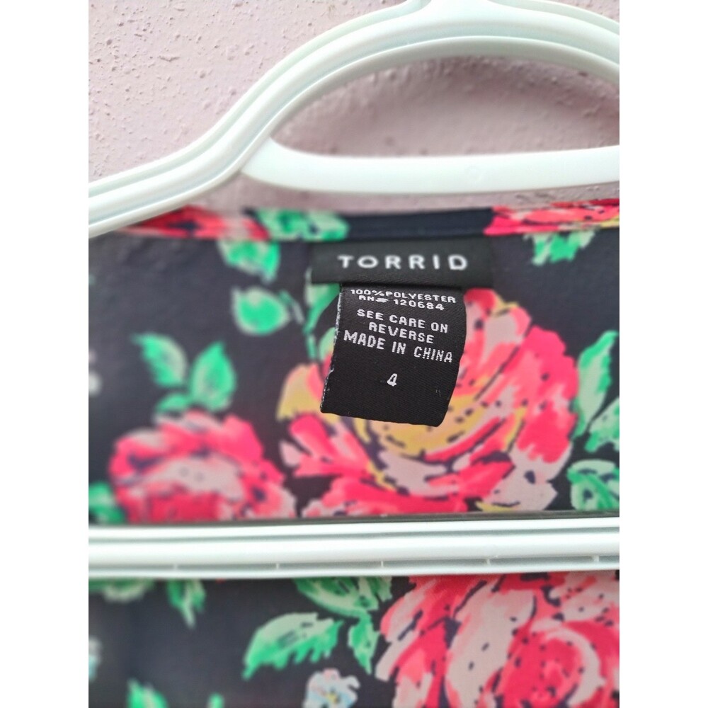 Torrid Floral Button Front Top Torrid Size 4 - Picture 5 of 9